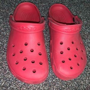 Red women’s size 10 crocks